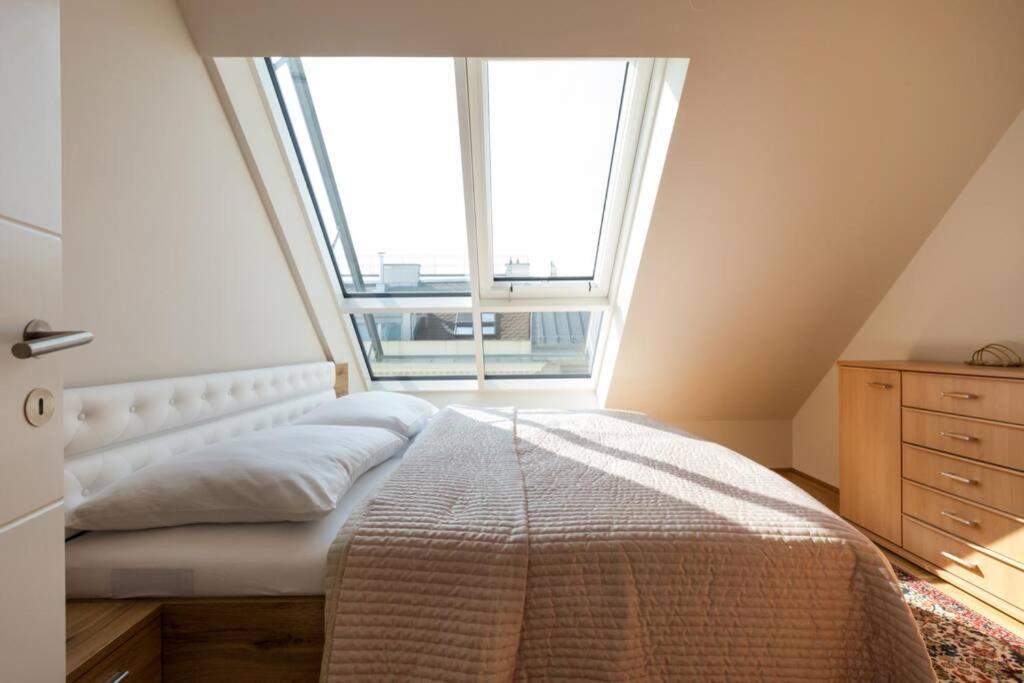 Grosses Penthouse #12 Mit Terrasse Und Aussicht Lägenhet Wien Exteriör bild