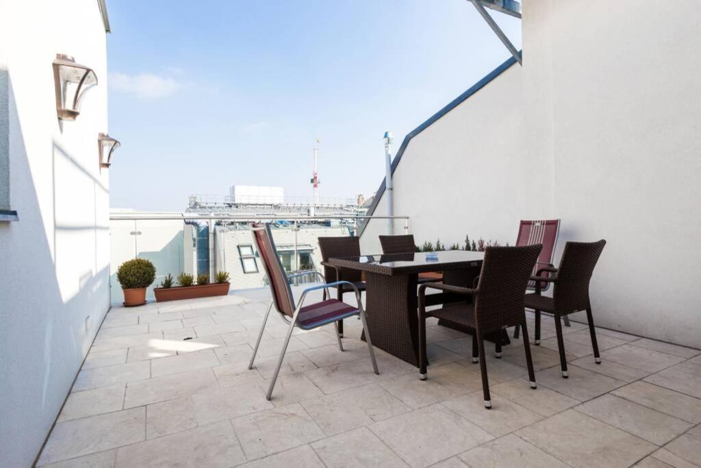 Grosses Penthouse #12 Mit Terrasse Und Aussicht Lägenhet Wien Exteriör bild