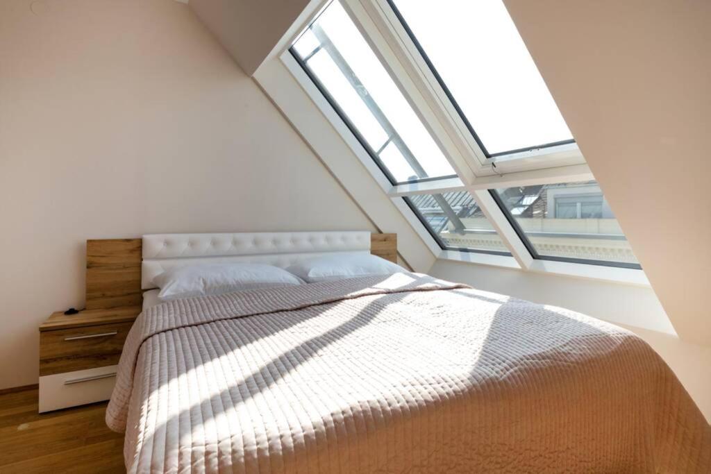 Grosses Penthouse #12 Mit Terrasse Und Aussicht Lägenhet Wien Exteriör bild