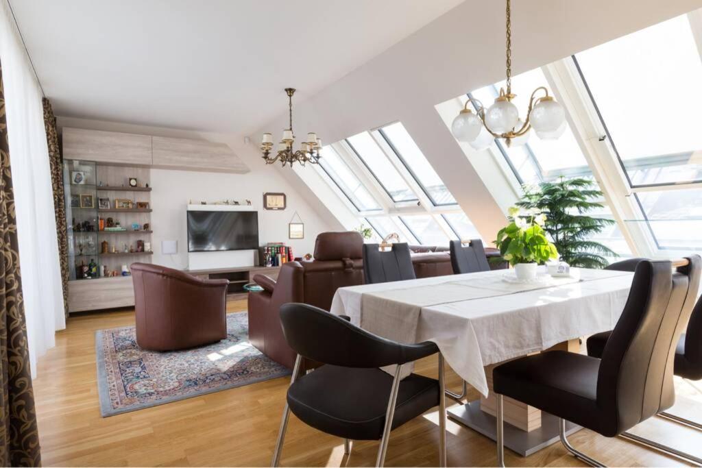 Grosses Penthouse #12 Mit Terrasse Und Aussicht Lägenhet Wien Exteriör bild