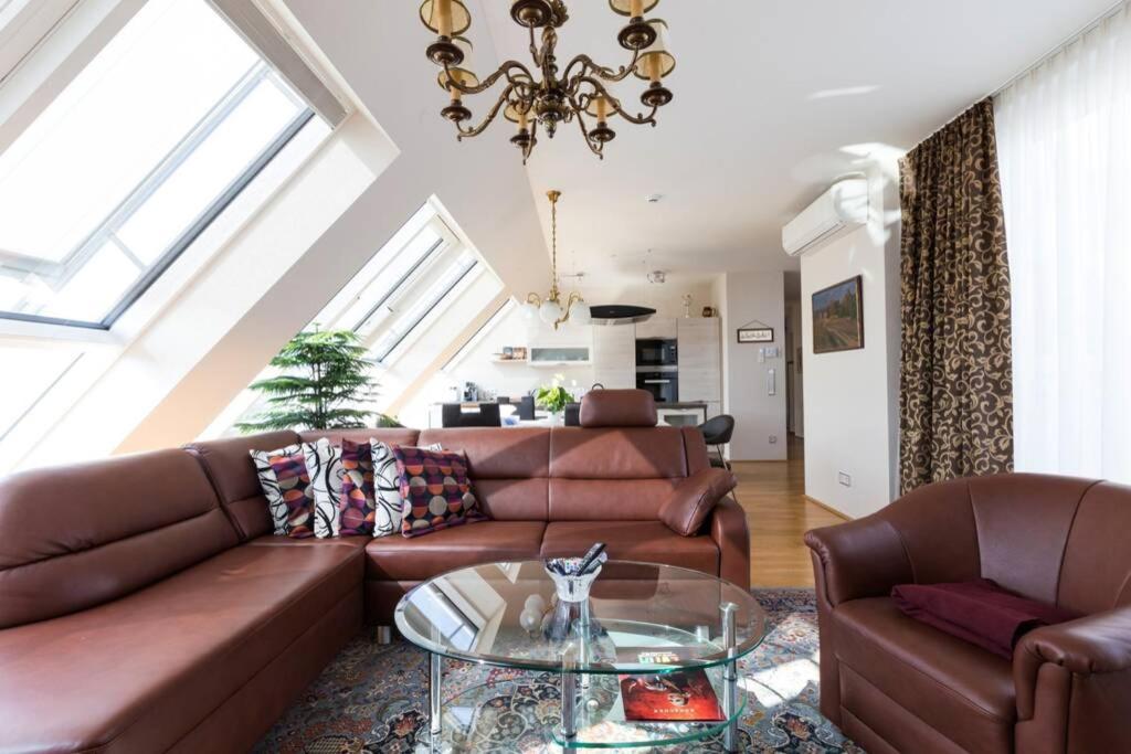 Grosses Penthouse #12 Mit Terrasse Und Aussicht Lägenhet Wien Exteriör bild