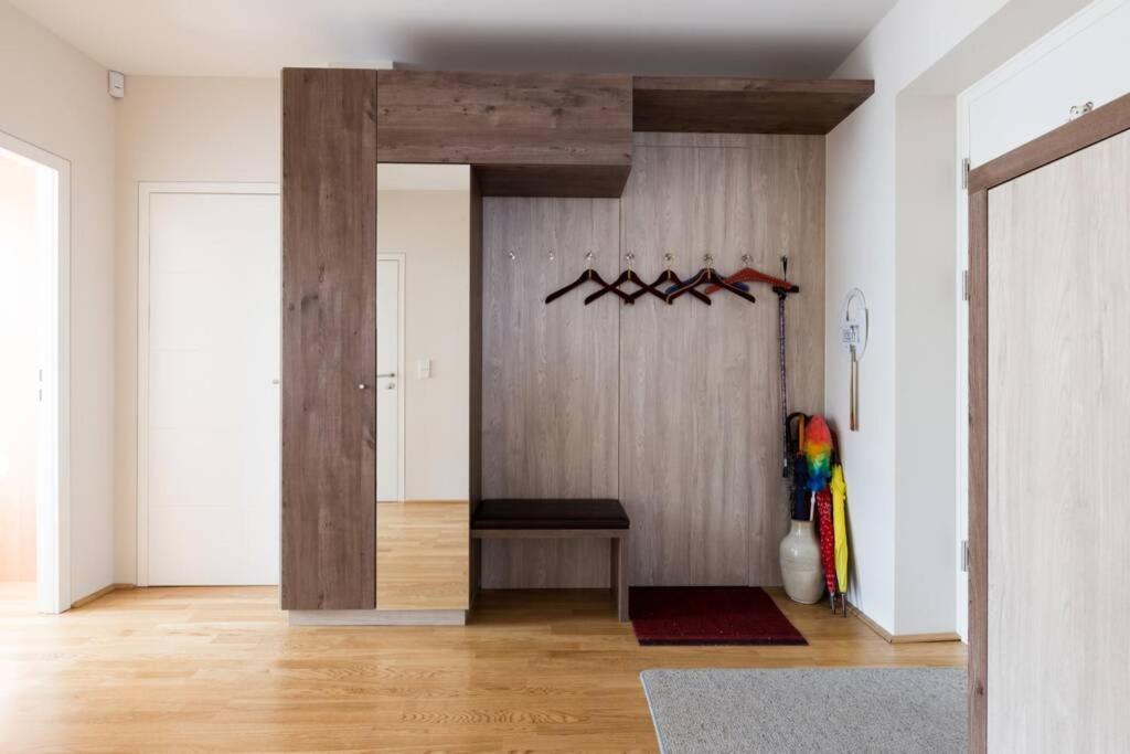 Grosses Penthouse #12 Mit Terrasse Und Aussicht Lägenhet Wien Exteriör bild